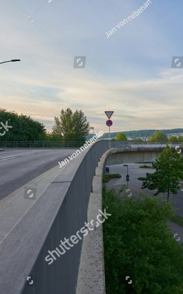 220927_stock-photo-altbach-germany-may-aldi-and-lidl-logo-stand-on-a-high-column-view-from-the-bridge-1730416024